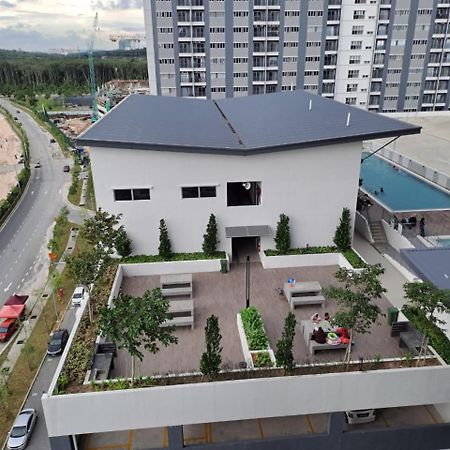 Impiana Homestay Near Putrajaya, Cyberjaya, Musliem Only,Wifi,Netflix Kampung Dengkil Eksteriør bilde