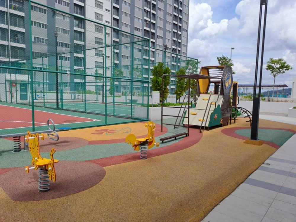 Impiana Homestay Near Putrajaya, Cyberjaya, Musliem Only,Wifi,Netflix Kampung Dengkil Eksteriør bilde