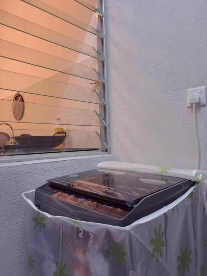 Impiana Homestay Near Putrajaya, Cyberjaya, Musliem Only,Wifi,Netflix Kampung Dengkil Eksteriør bilde