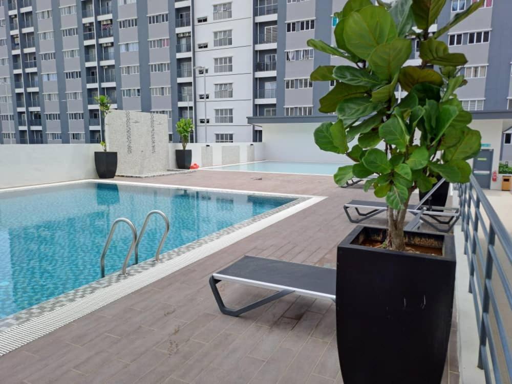 Impiana Homestay Near Putrajaya, Cyberjaya, Musliem Only,Wifi,Netflix Kampung Dengkil Eksteriør bilde