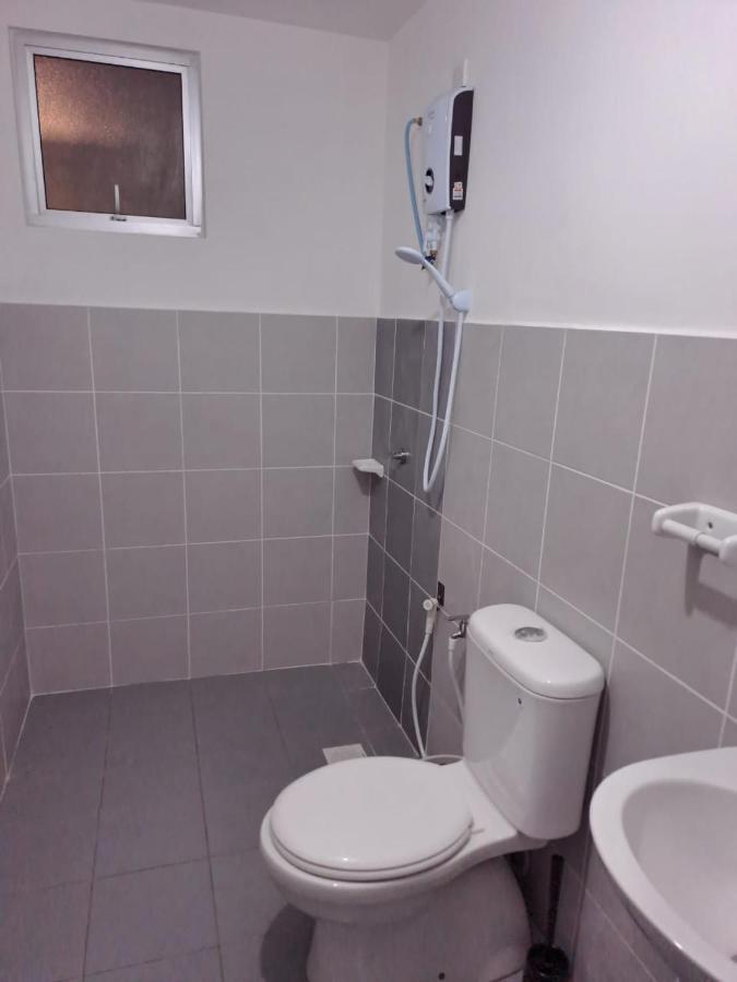 Impiana Homestay Near Putrajaya, Cyberjaya, Musliem Only,Wifi,Netflix Kampung Dengkil Eksteriør bilde