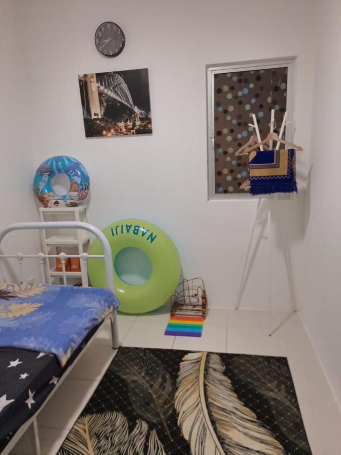 Impiana Homestay Near Putrajaya, Cyberjaya, Musliem Only,Wifi,Netflix Kampung Dengkil Eksteriør bilde