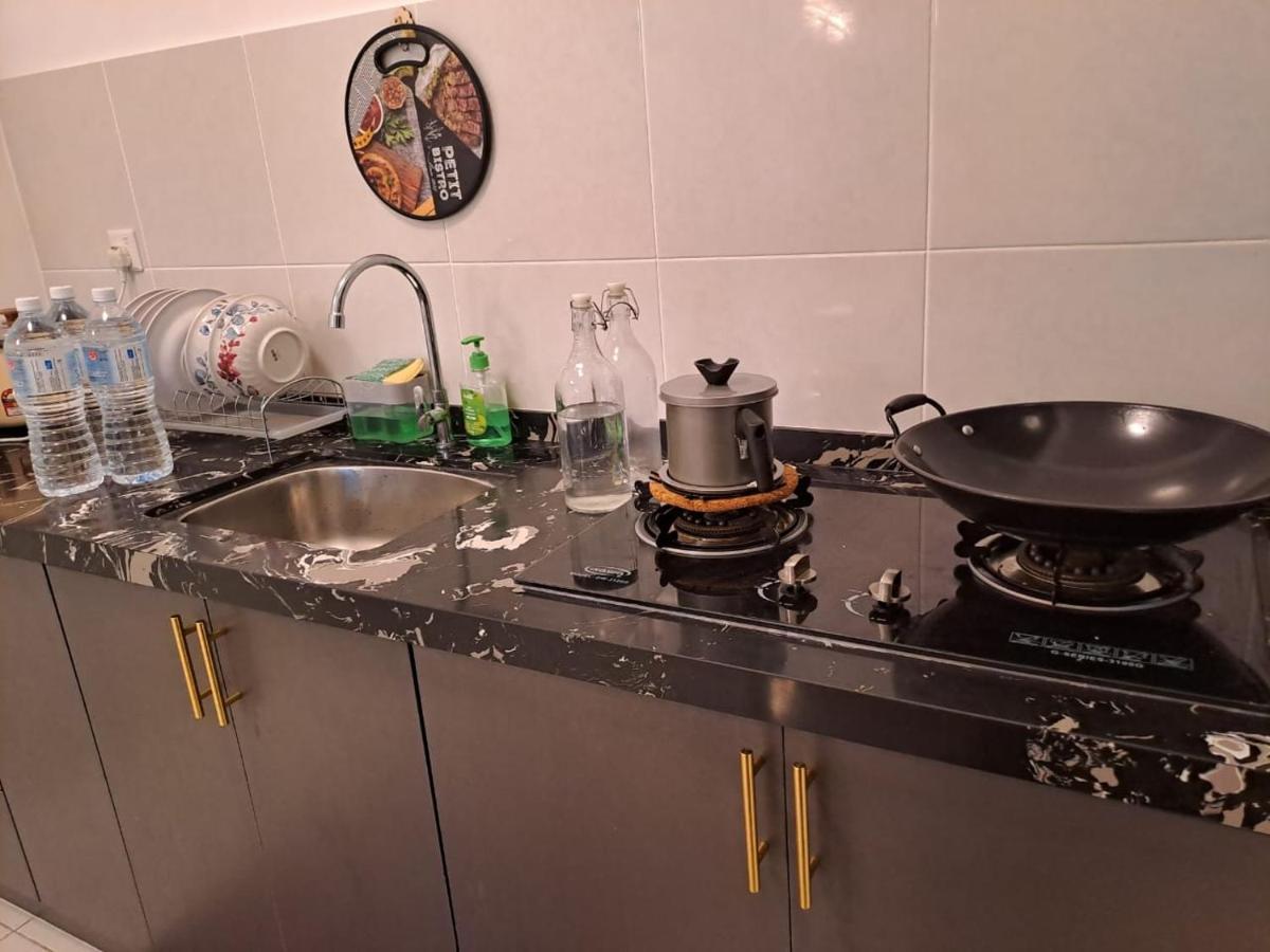 Impiana Homestay Near Putrajaya, Cyberjaya, Musliem Only,Wifi,Netflix Kampung Dengkil Eksteriør bilde