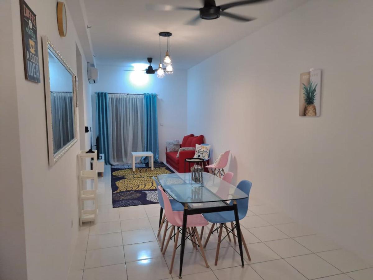 Impiana Homestay Near Putrajaya, Cyberjaya, Musliem Only,Wifi,Netflix Kampung Dengkil Eksteriør bilde