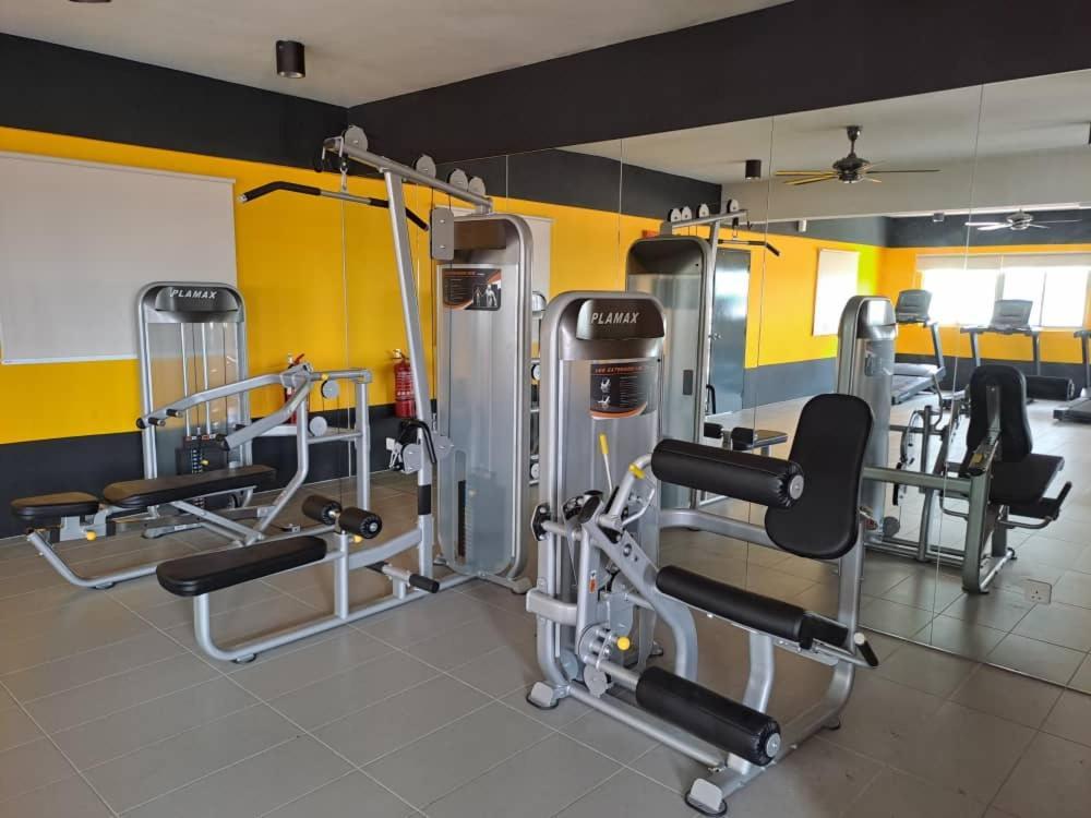 Impiana Homestay Near Putrajaya, Cyberjaya, Musliem Only,Wifi,Netflix Kampung Dengkil Eksteriør bilde