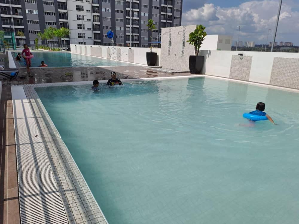Impiana Homestay Near Putrajaya, Cyberjaya, Musliem Only,Wifi,Netflix Kampung Dengkil Eksteriør bilde