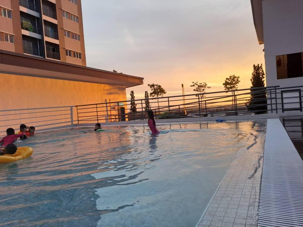 Impiana Homestay Near Putrajaya, Cyberjaya, Musliem Only,Wifi,Netflix Kampung Dengkil Eksteriør bilde