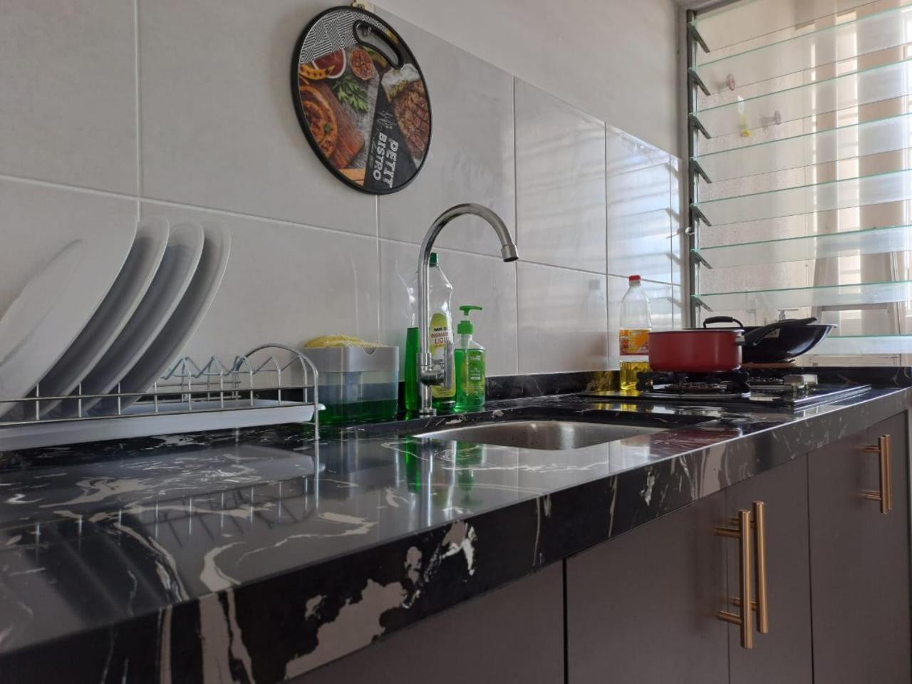 Impiana Homestay Near Putrajaya, Cyberjaya, Musliem Only,Wifi,Netflix Kampung Dengkil Eksteriør bilde